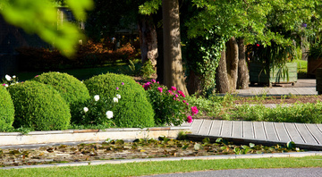Engagez un professionnel en aménagement de jardin pour transformer votre espace extérieur 