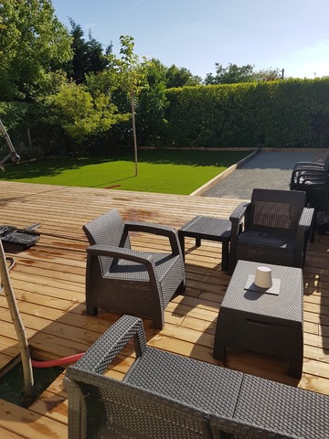 Poseur de terrasse en bois